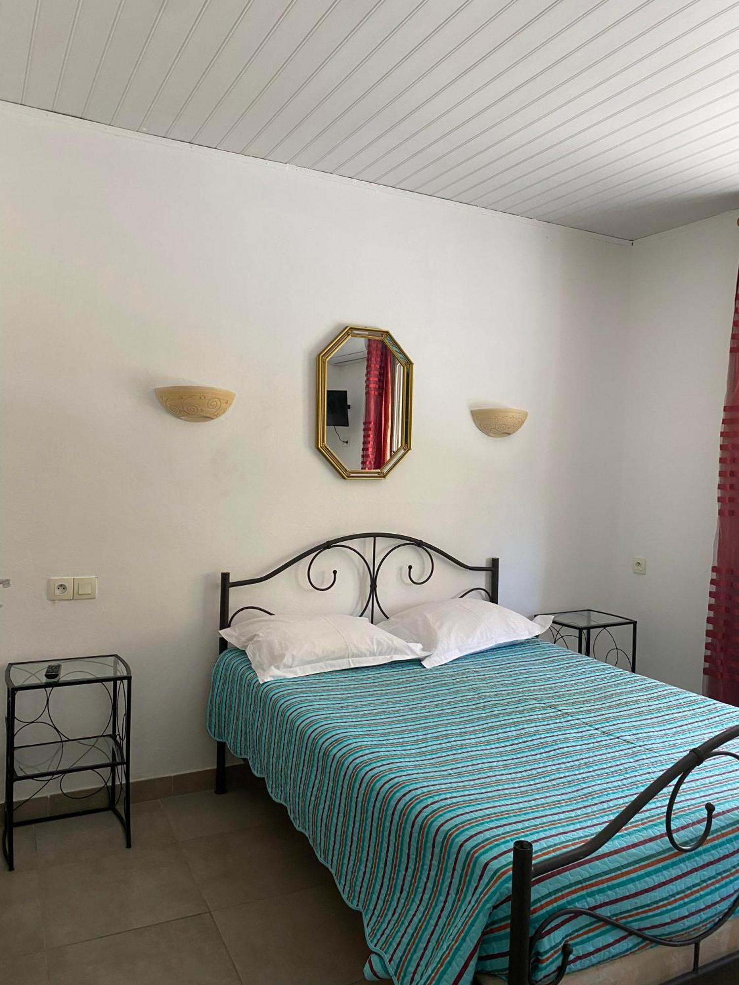 Готель Le Relais De La Rn7 Chateauneuf-du-Rhone Екстер'єр фото