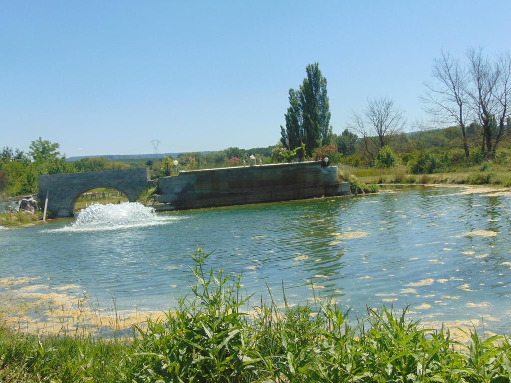 Готель Le Relais De La Rn7 Chateauneuf-du-Rhone Екстер'єр фото